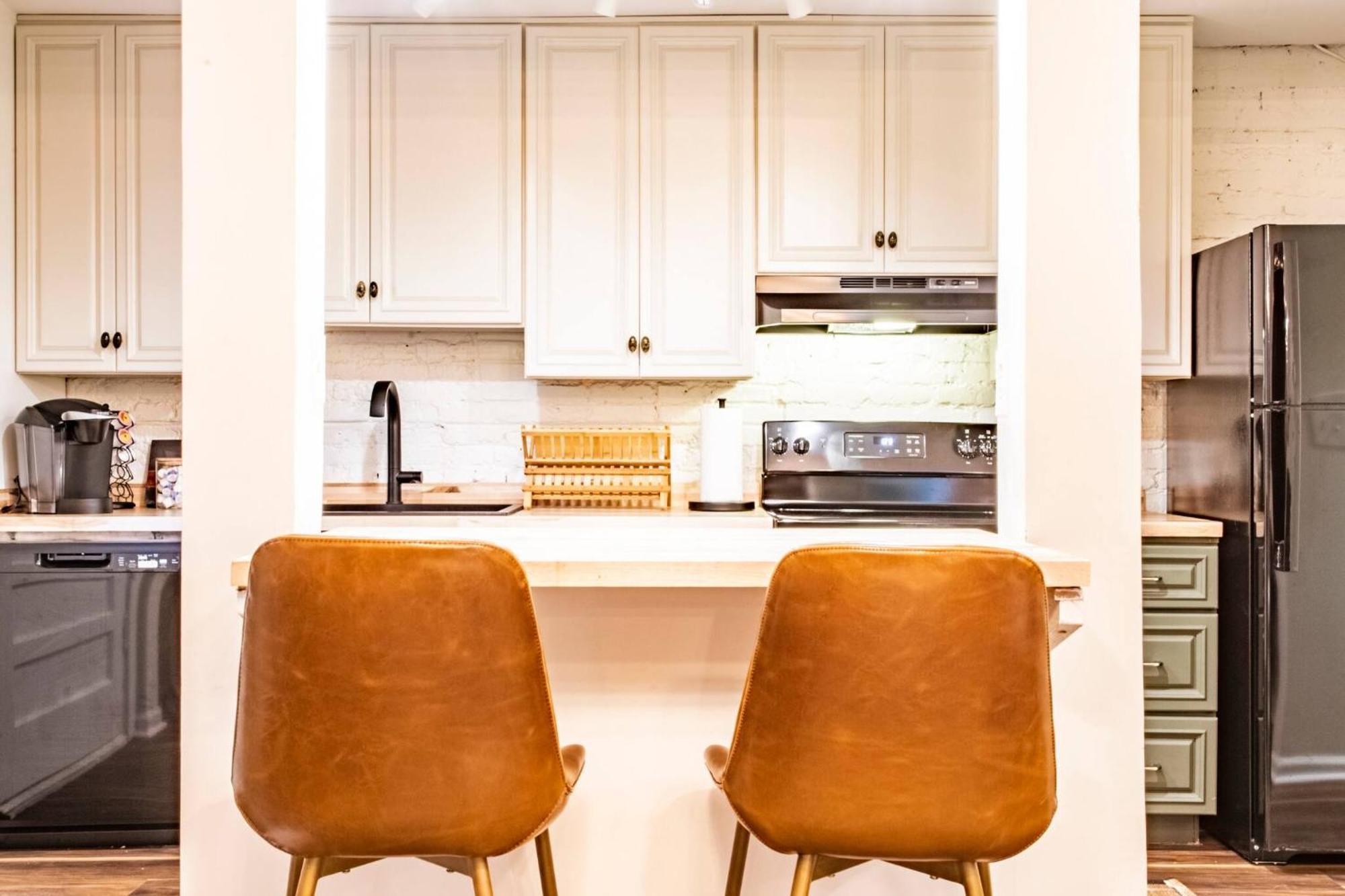 3bdr Classy Mid-century Ground-level Forsyth * Savannah